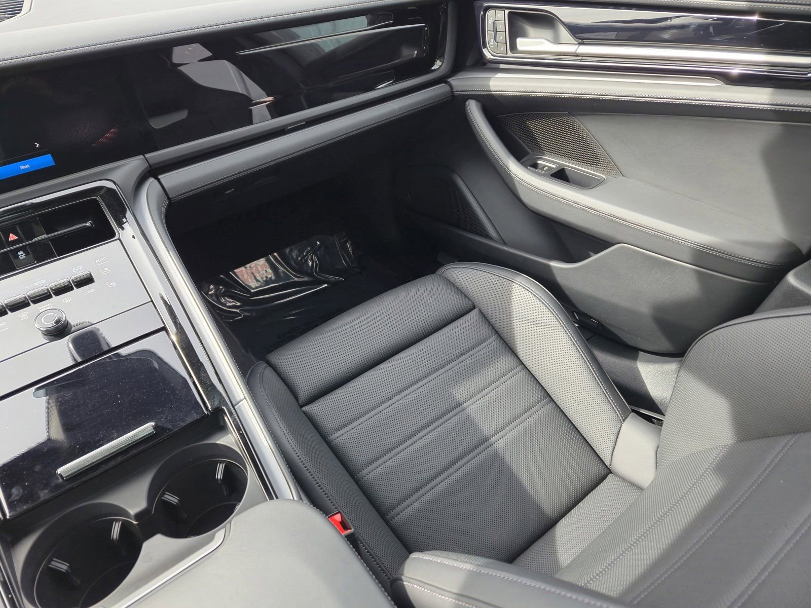 Certified 2024 Porsche Panamera 4 AWD/4WD image 19
