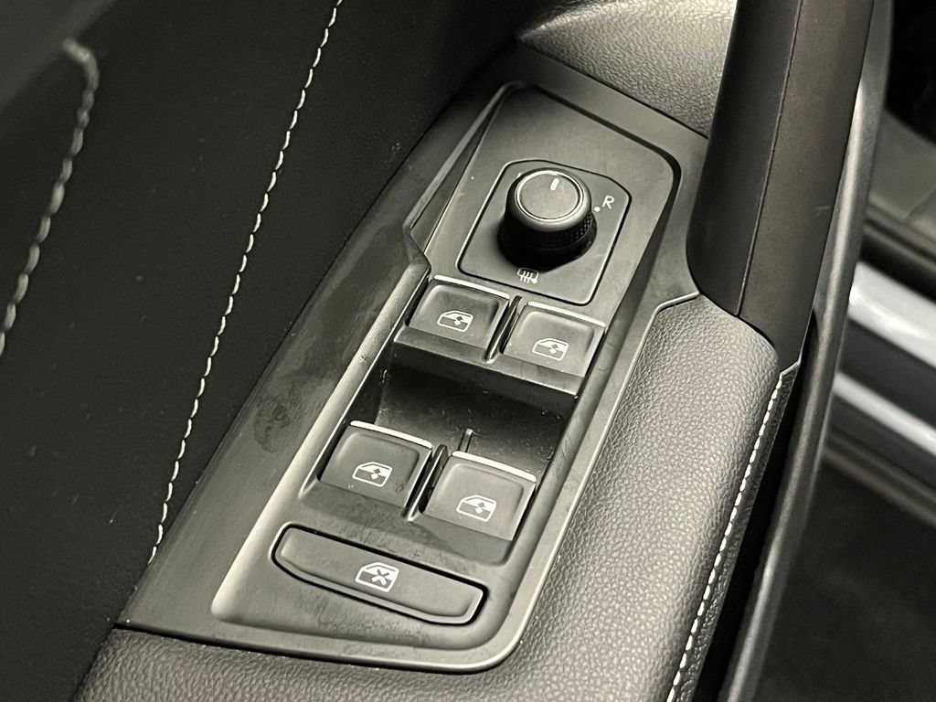 Used 2024 Volkswagen Tiguan SE R-Line AWD/4WD image 16