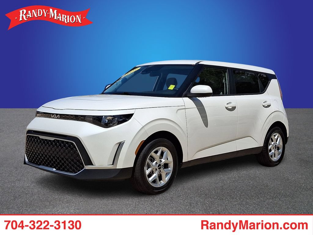 Used 2025 Kia Soul LX w/ LX Technology Package FWD image 1