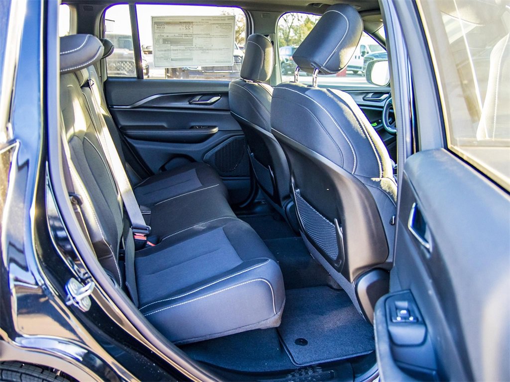 New 2025 Jeep Grand Cherokee Laredo X image 19