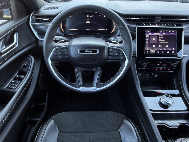 Used 2025 Jeep Grand Cherokee L Altitude AWD/4WD image 13