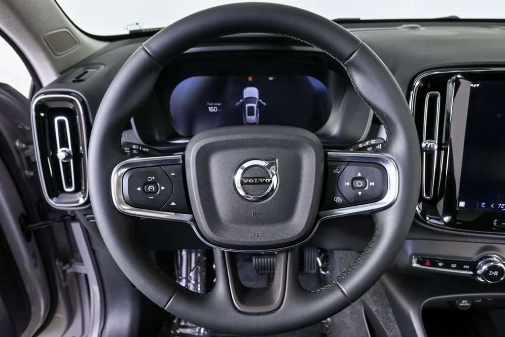 Certified 2025 Volvo XC40 B5 Plus image 10