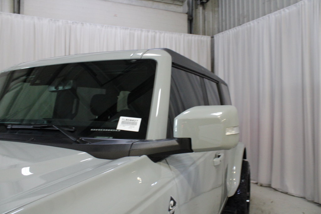Used 2023 Ford Bronco Outer Banks AWD/4WD image 34