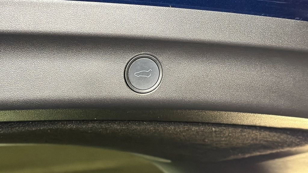 Used 2021 Tesla Model Y Standard Range image 13