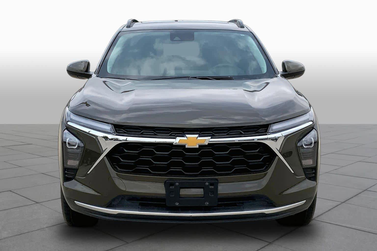 Used 2024 Chevrolet Trax LT w/ Sunroof Package FWD image 4