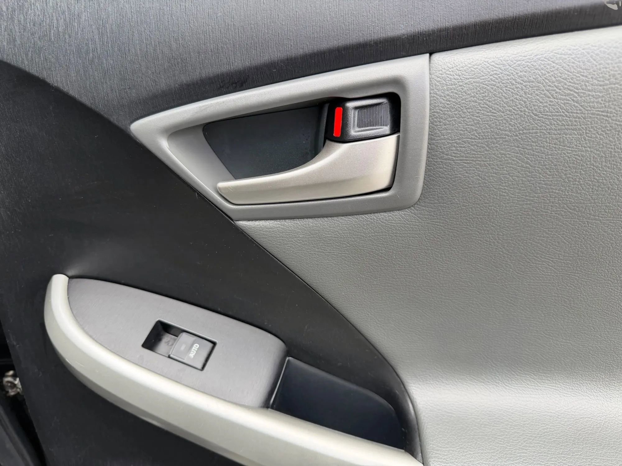 Used 2014 Toyota Prius Two image 36