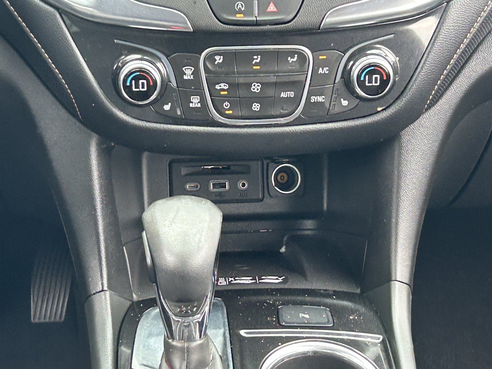 Certified 2022 Chevrolet Equinox Premier w/ LPO, Cargo Package FWD image 22