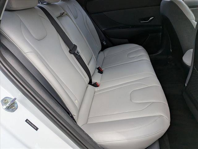 Used 2021 Hyundai Elantra Limited image 21