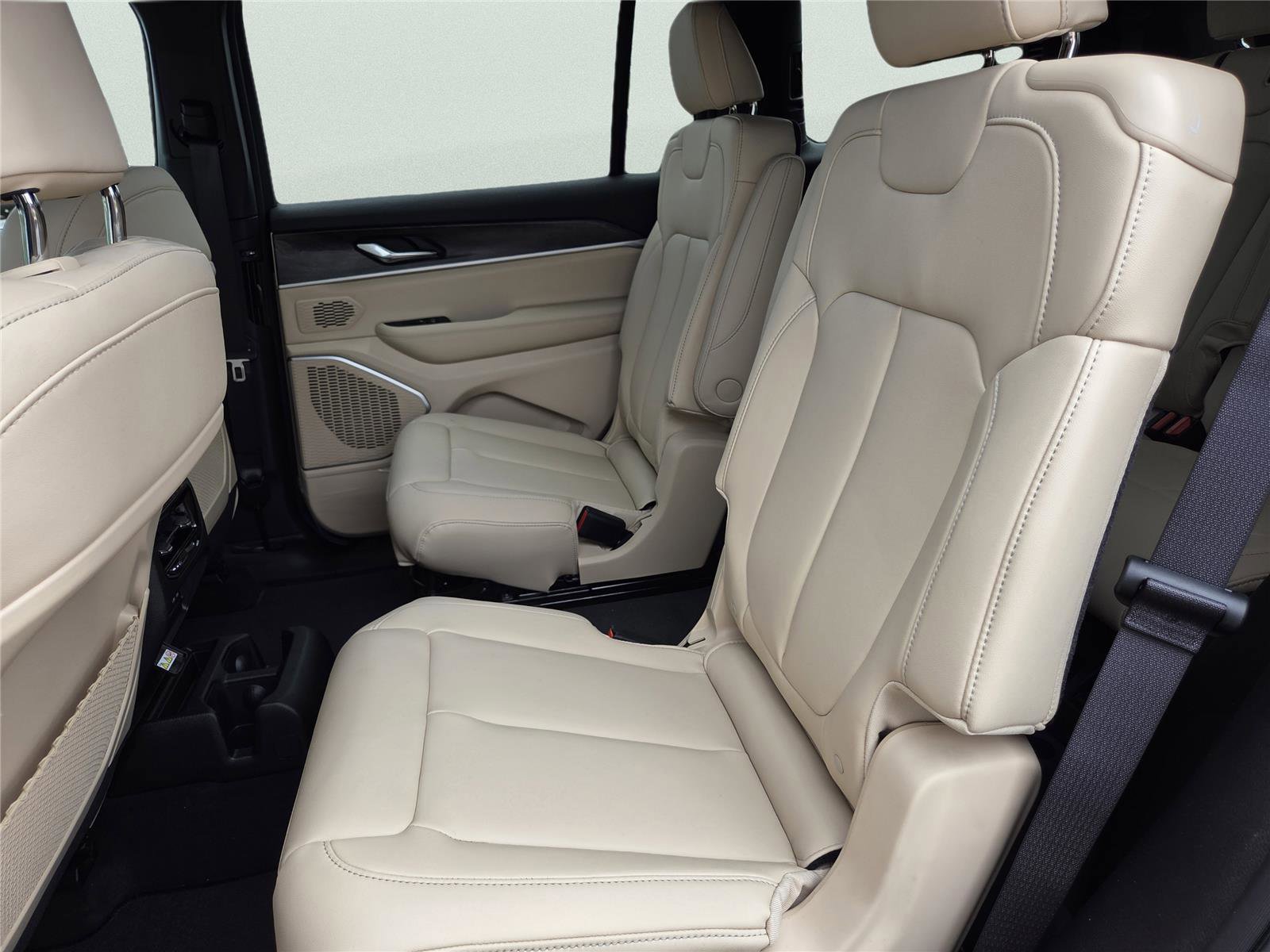 New 2026 Jeep Grand Cherokee L Limited image 23