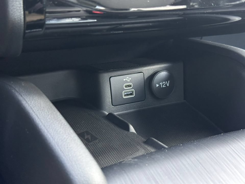 New 2025 Ford Escape SE w/ PHEV Premium Package FWD image 30