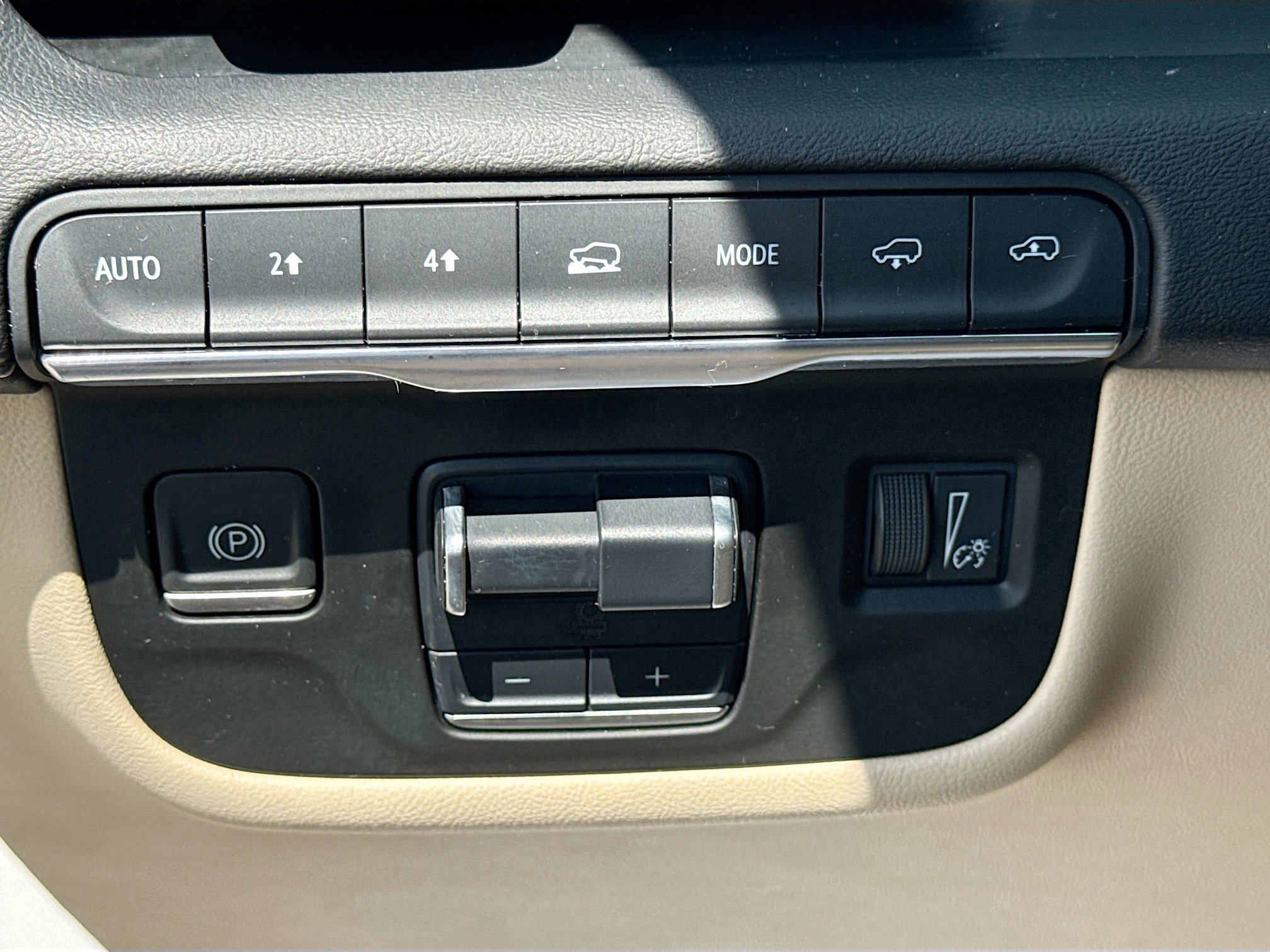 Used 2021 Cadillac Escalade ESV Premium Luxury w/ Driver Assist Tech Package AWD/4WD image 38