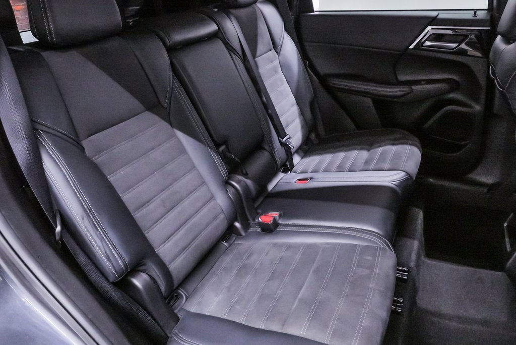 Used 2024 Mitsubishi Outlander SE image 12