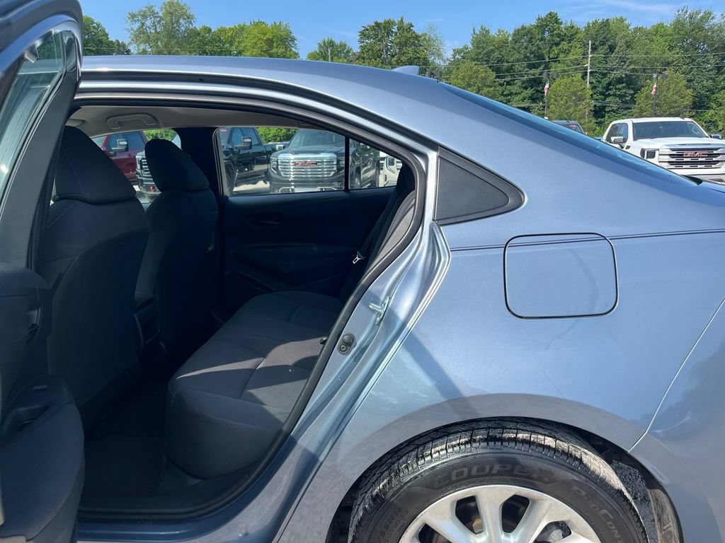 Used 2022 Toyota Corolla LE w/ LE Convenience Package FWD image 27