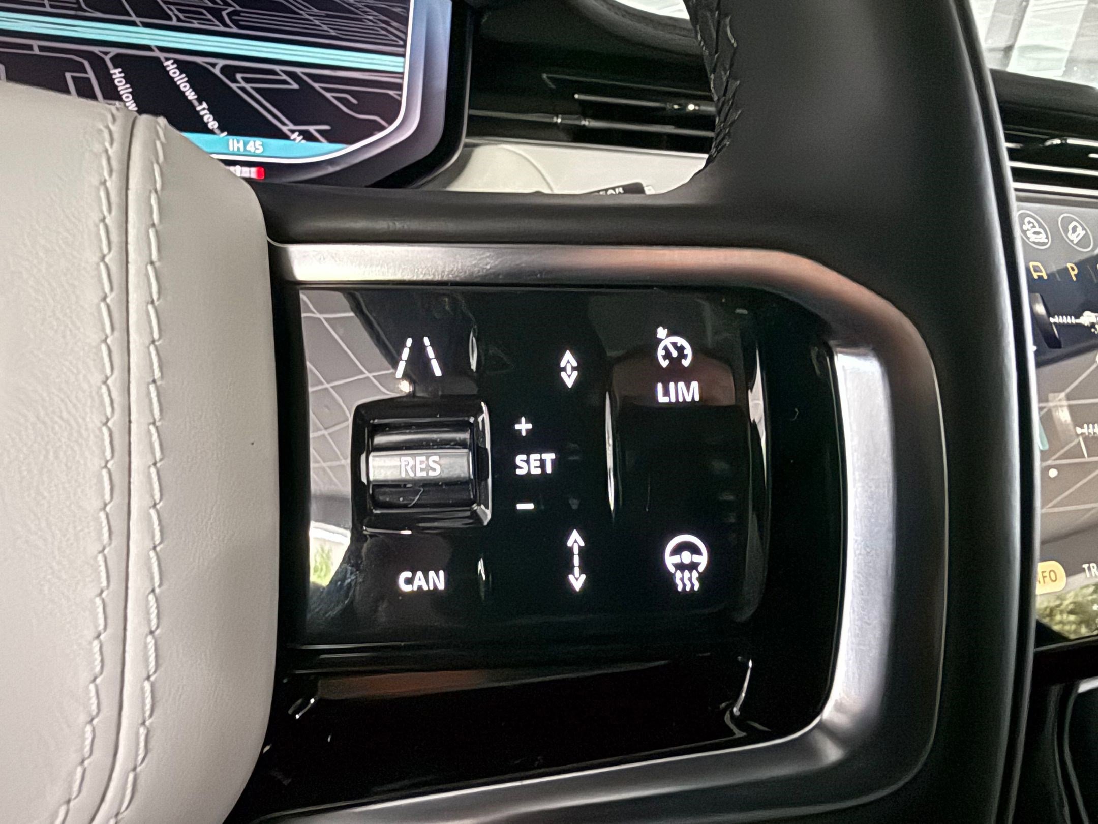 New 2026 Land Rover Range Rover Sport SE AWD/4WD image 17