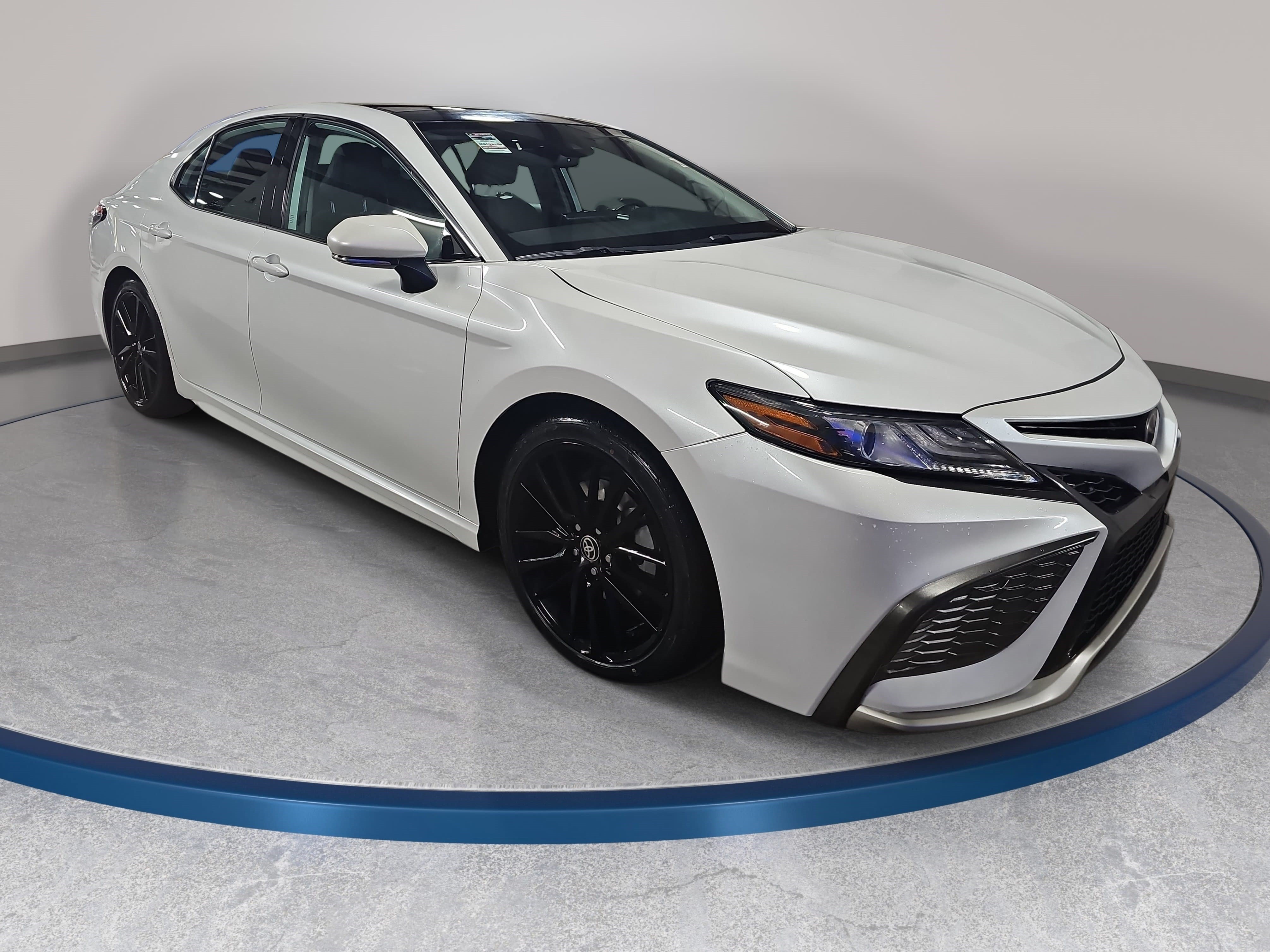 Used 2021 Toyota Camry XSE FWD image 3