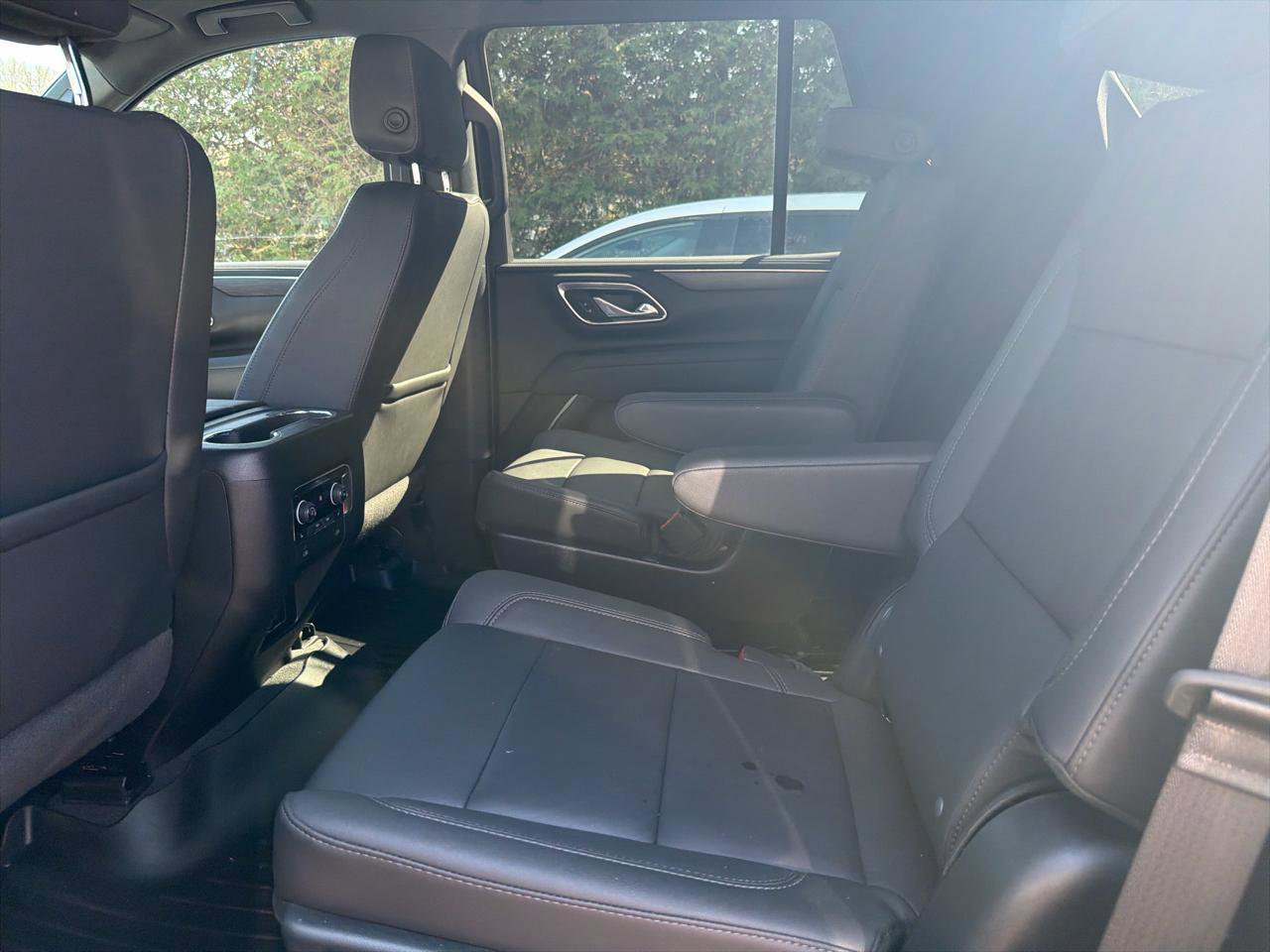 Used 2024 Chevrolet Tahoe Z71 w/ Luxury Package AWD/4WD image 18