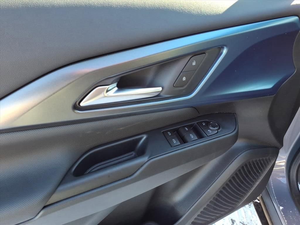 New 2026 Chevrolet Equinox EV LT image 11