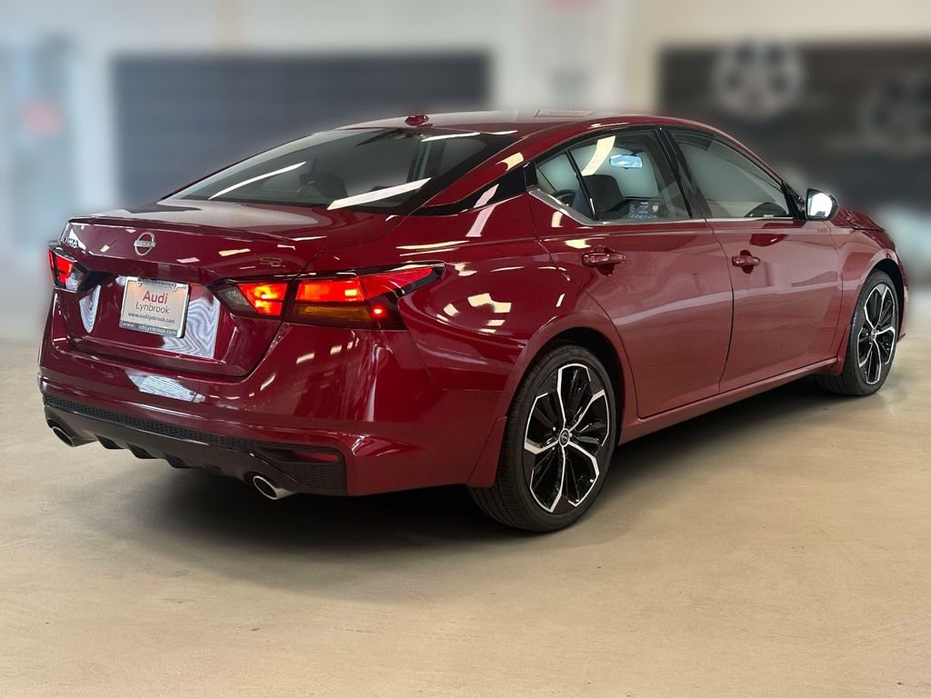 Used 2024 Nissan Altima 2.5 SR FWD image 5