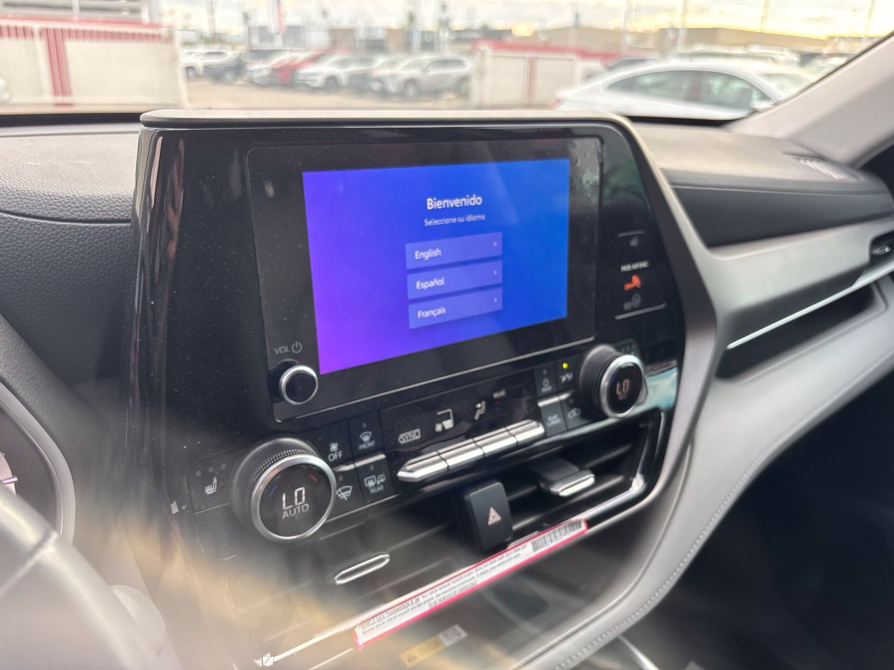 Used 2024 Toyota Highlander XLE FWD image 5