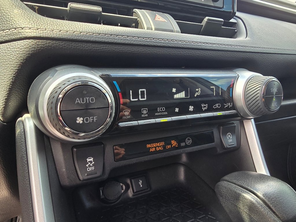 Used 2021 Toyota RAV4 XLE AWD/4WD image 19