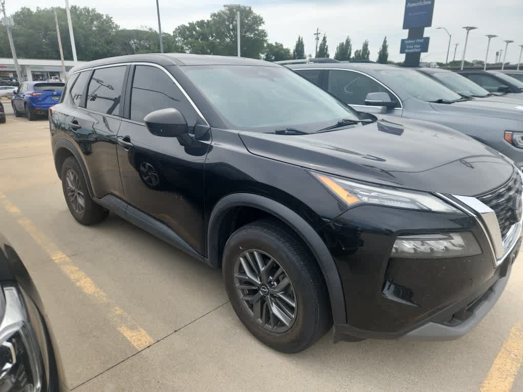 Used 2023 Nissan Rogue S AWD/4WD image 4
