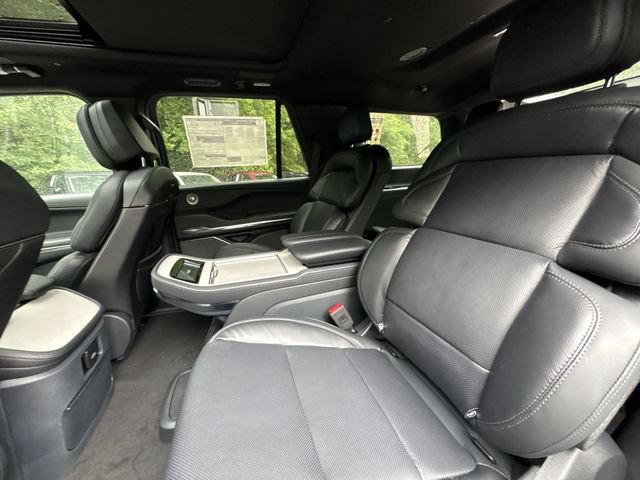 New 2027 Lincoln Navigator Reserve w/ Jet Appearance Package AWD/4WD image 23