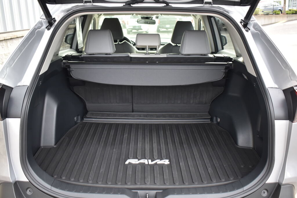 Certified 2021 Toyota RAV4 XLE Premium AWD/4WD image 21