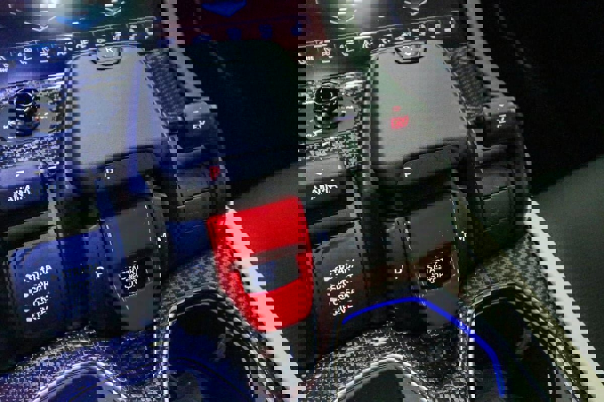 Used 2025 Lamborghini Urus SE image 27