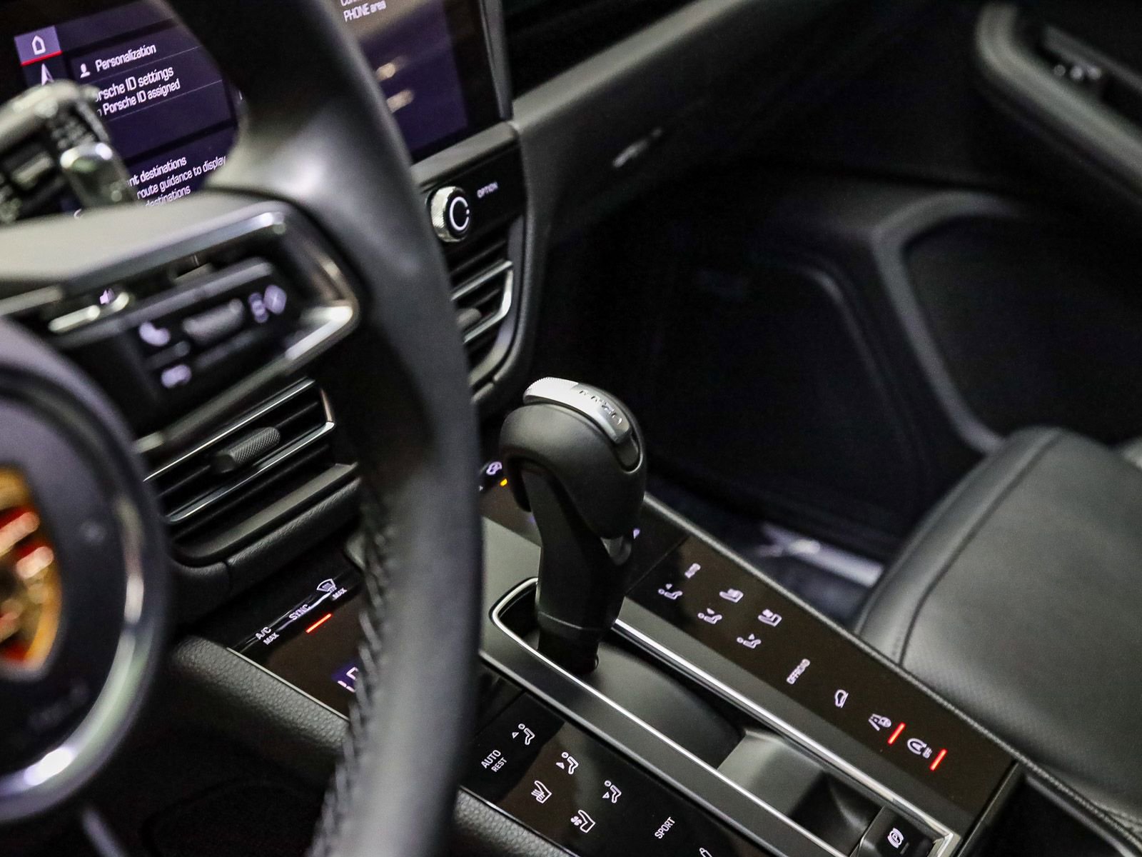 Certified 2025 Porsche Macan S AWD/4WD image 32
