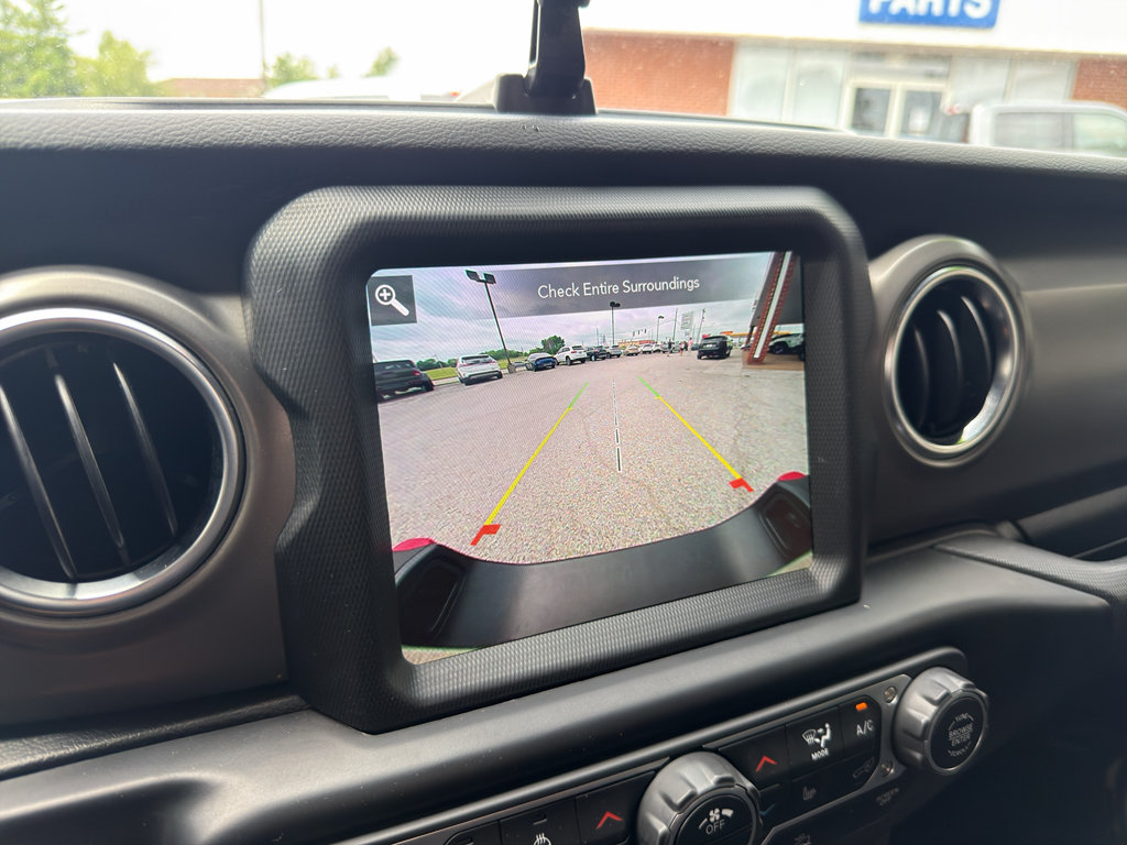 Used 2022 Jeep Gladiator Rubicon w/ LED Lighting Group AWD/4WD image 30
