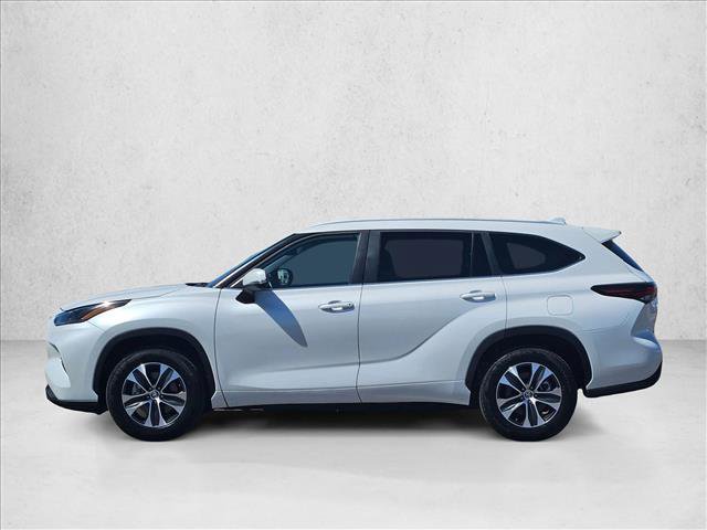 Used 2025 Toyota Highlander XLE FWD image 7