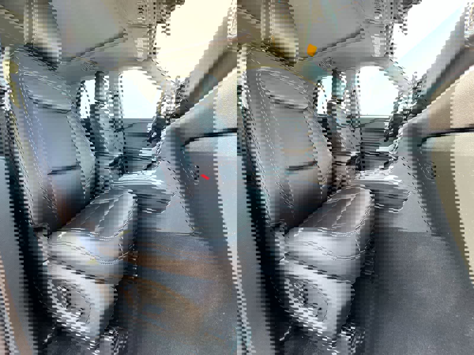 Used 2024 Ford Explorer XLT w/ Equipment Group 202A AWD/4WD image 21