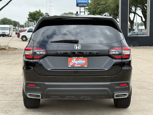 Used 2025 Honda Pilot Sport image 6