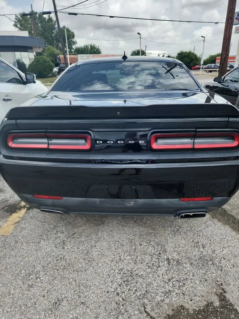 Used 2016 Dodge Challenger SXT Plus RWD image 3