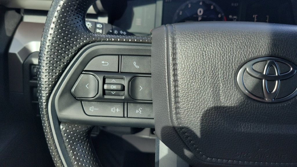 Certified 2025 Toyota Tacoma SR5 AWD/4WD image 19