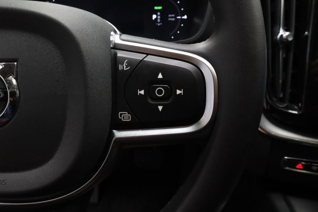 Used 2024 Volvo XC60 T8 Core image 28