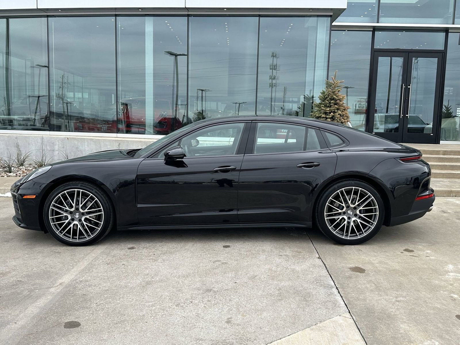 Certified 2024 Porsche Panamera image 2