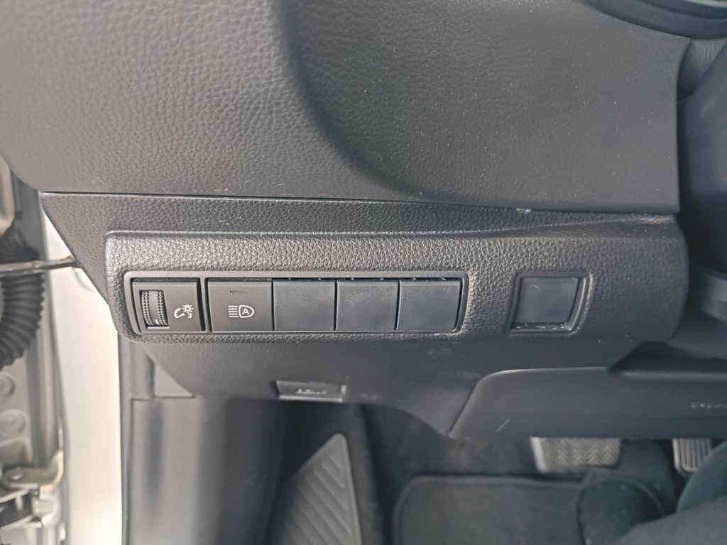 Used 2020 Toyota Corolla LE FWD image 18