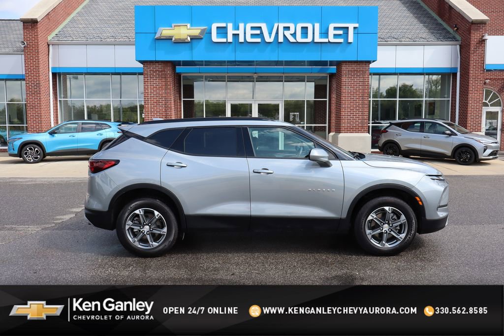 Used 2025 Chevrolet Blazer LT w/ Convenience Package AWD/4WD image 1