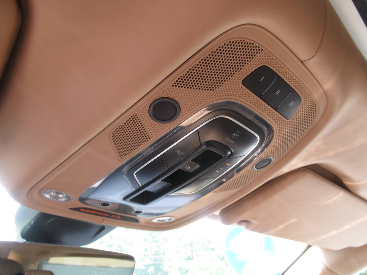 Used 2018 Bentley Bentayga AWD/4WD image 32