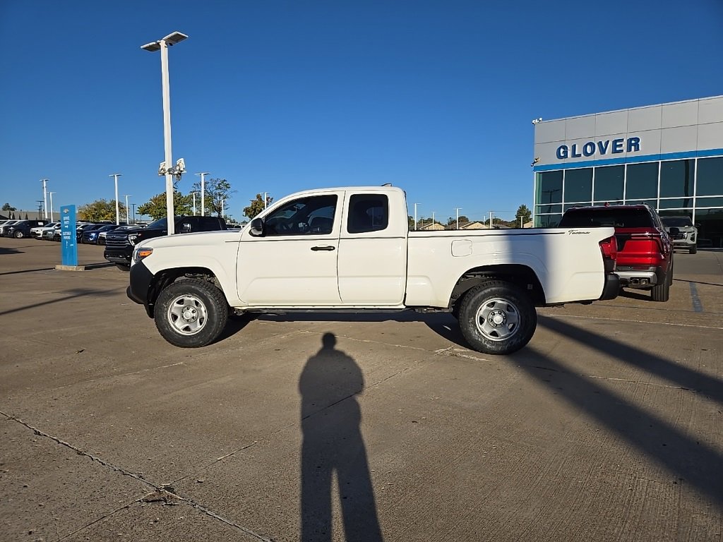 Used 2018 Toyota Tacoma SR image 3