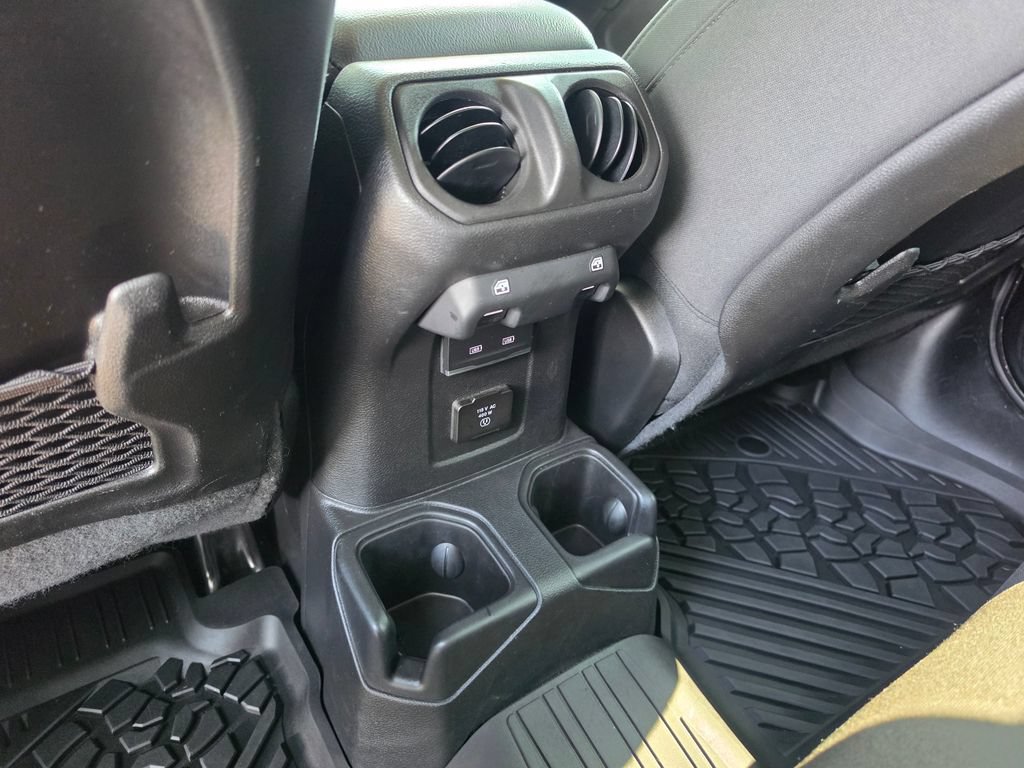 Used 2024 Jeep Gladiator Mojave AWD/4WD image 35