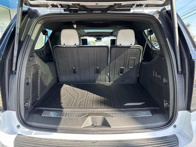 New 2026 Chevrolet Suburban Premier image 8