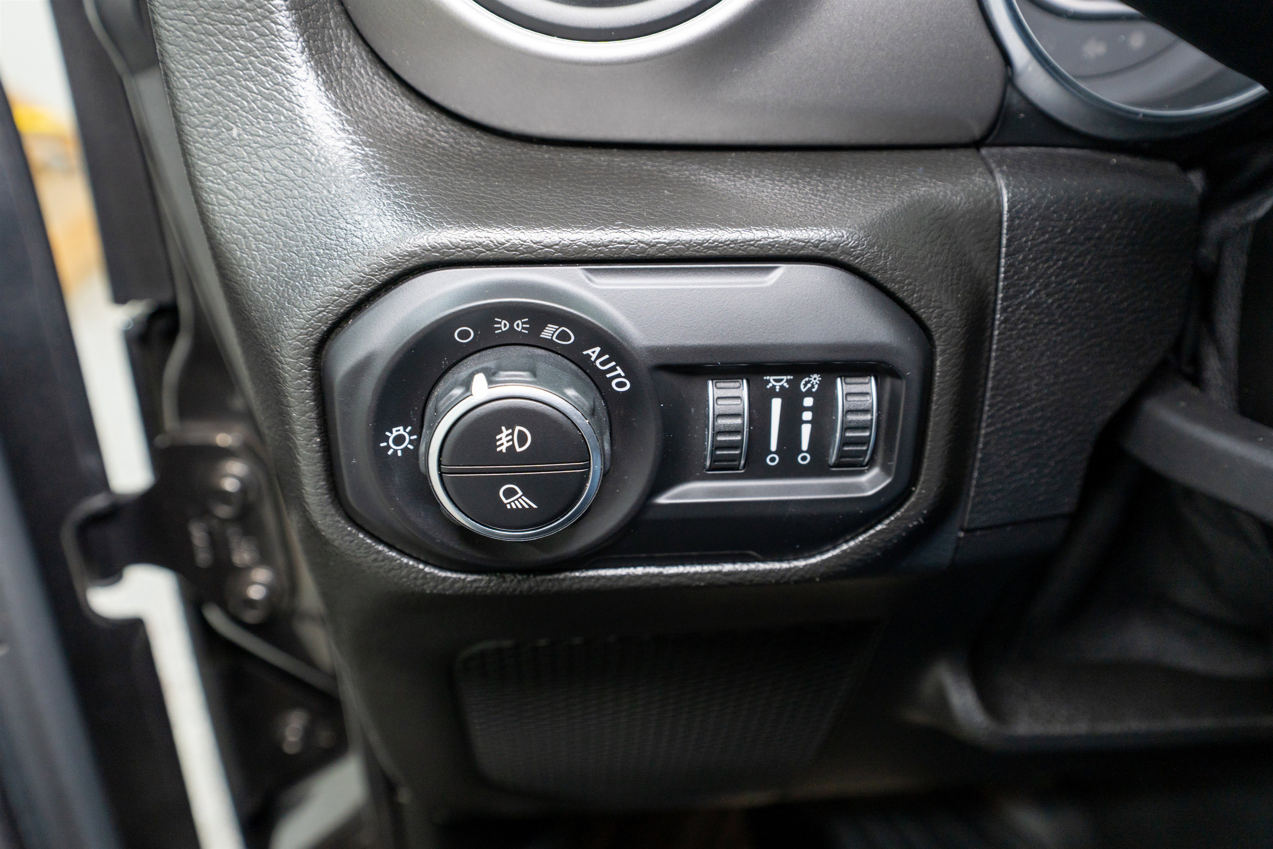 Used 2022 Jeep Gladiator Sport image 28