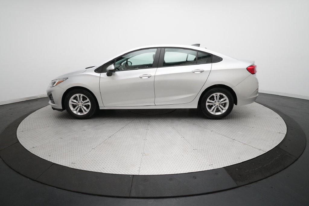 Used 2019 Chevrolet Cruze LS w/ LS Convenience Package FWD image 2
