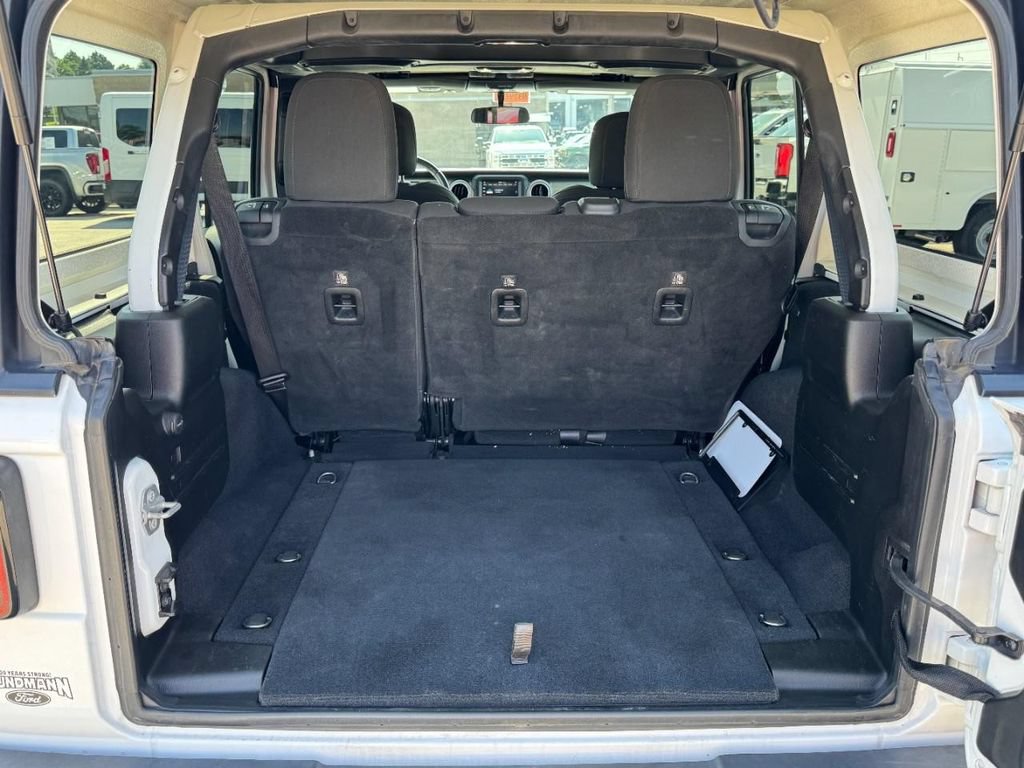 Used 2019 Jeep Wrangler Unlimited Sahara AWD/4WD image 6
