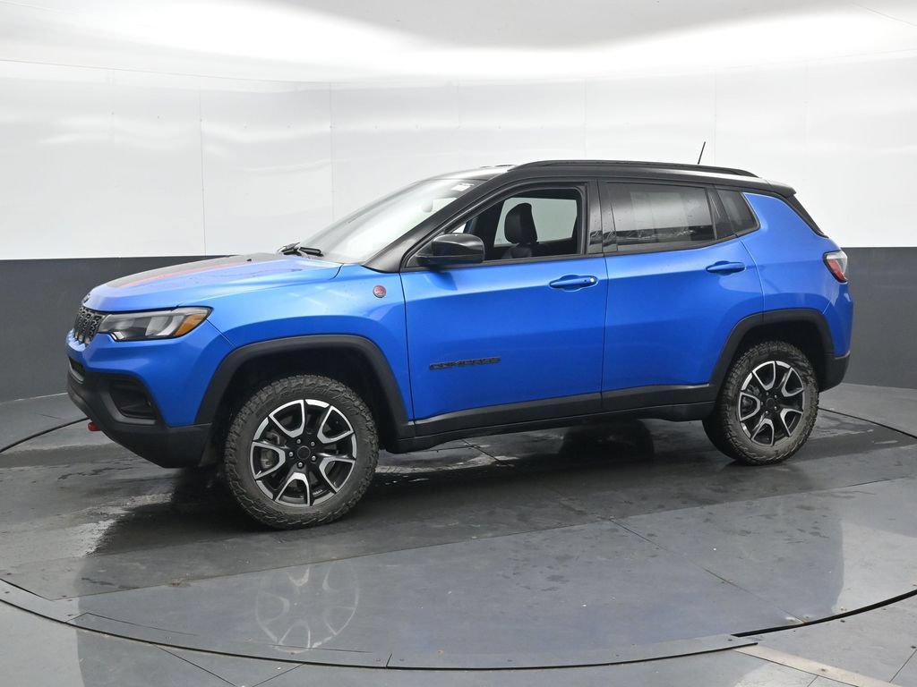 Used 2025 Jeep Compass Trailhawk AWD/4WD image 8