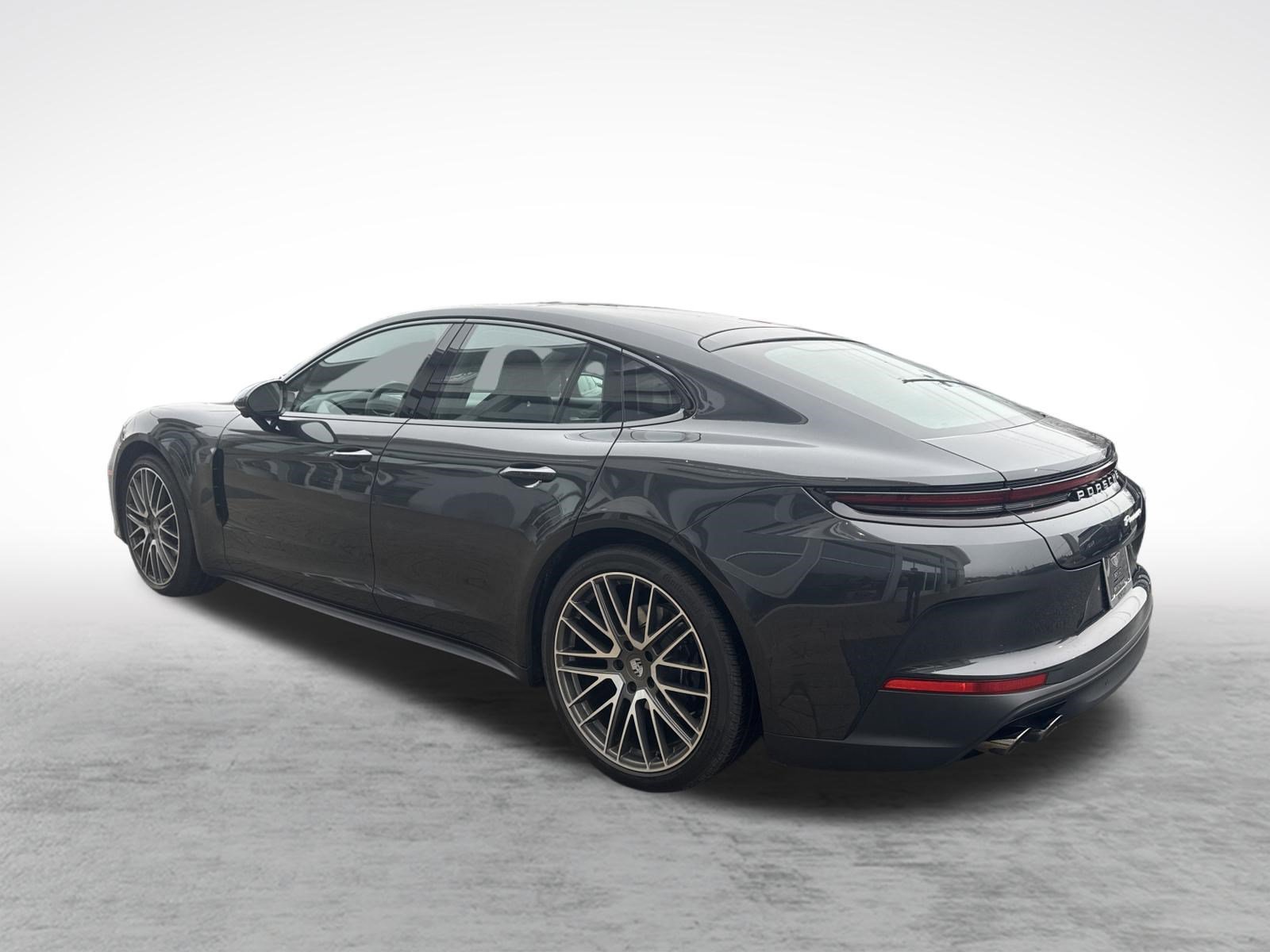 Used 2024 Porsche Panamera RWD image 3
