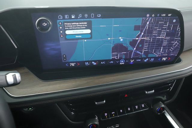 Used 2025 Chevrolet Suburban High Country image 5