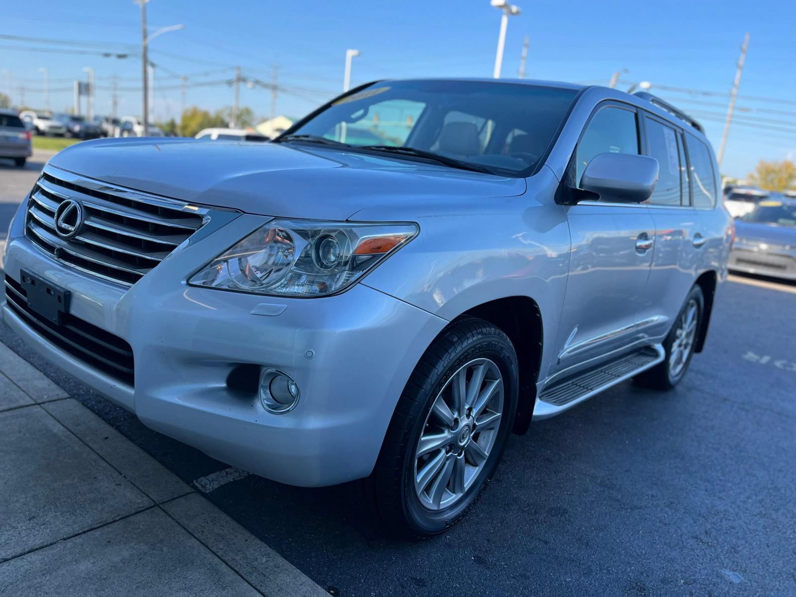 Used 2011 Lexus LX 570 4WD w/ Luxury Pkg image 13